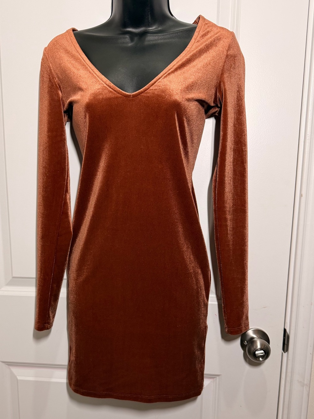 Forever 21 Velvet Long-Sleeve V-Neck Dress in Rust